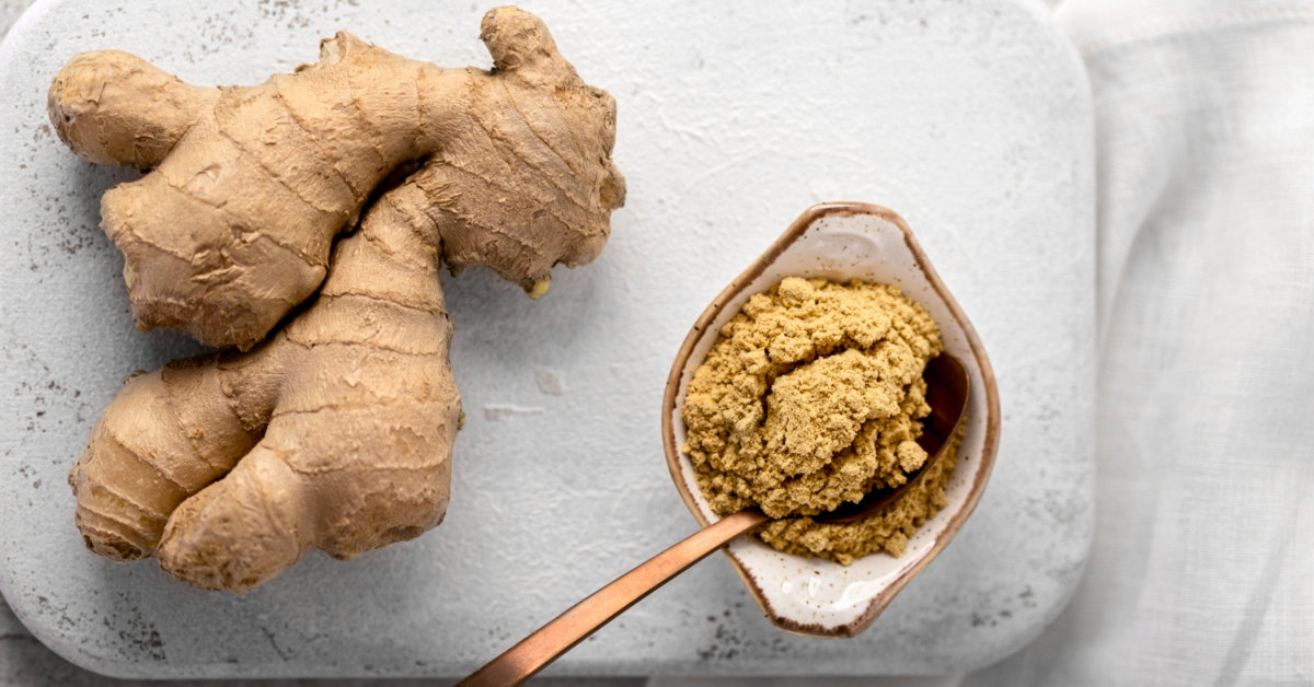 זנגביל (Zingiber officinale) מכונה גם ג'ינג'ר, שורש בעל עוצמה.